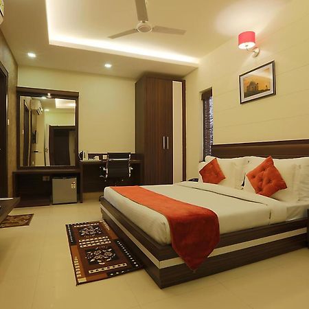 Hotel Premiere Villa  Varanasi Esterno foto