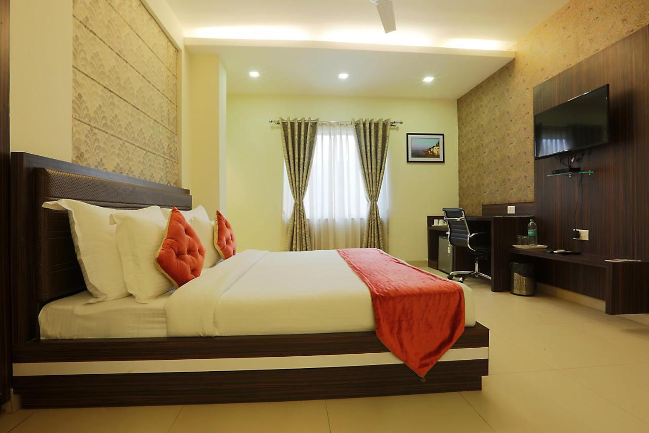 Hotel Premiere Villa  Varanasi Esterno foto