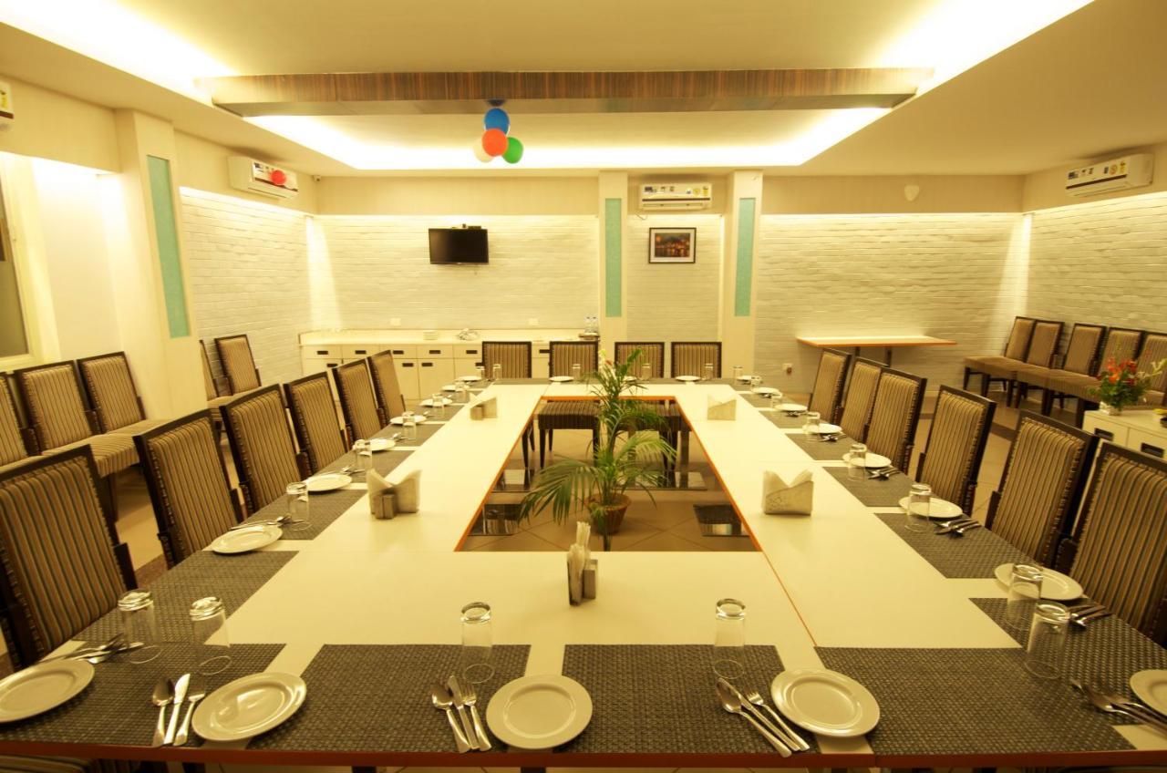 Hotel Premiere Villa  Varanasi Esterno foto