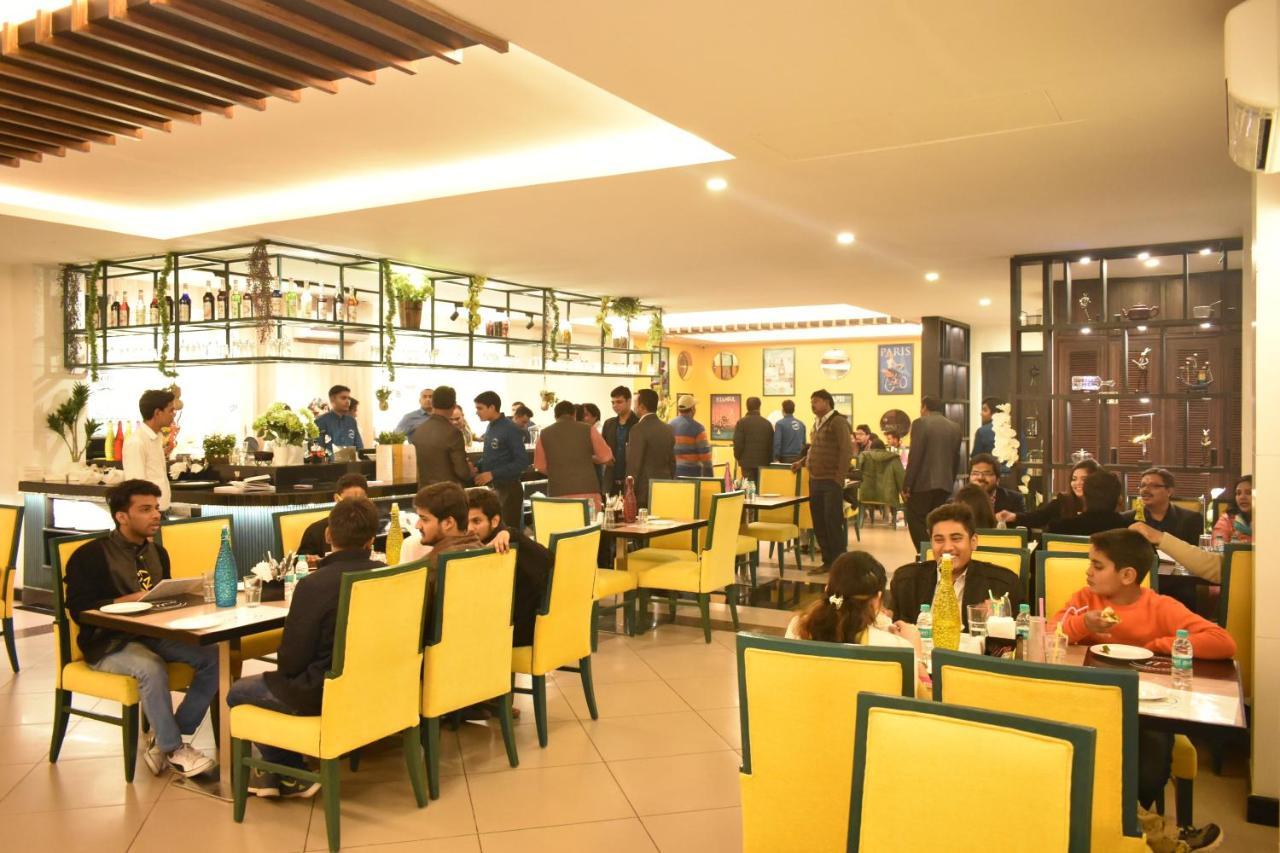 Hotel Premiere Villa  Varanasi Esterno foto