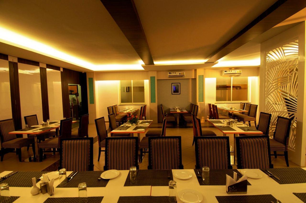 Hotel Premiere Villa  Varanasi Esterno foto