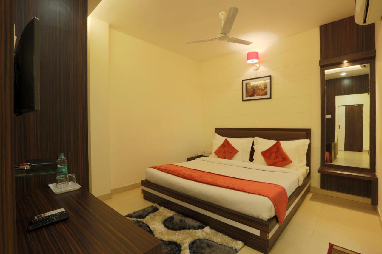 Hotel Premiere Villa  Varanasi Esterno foto
