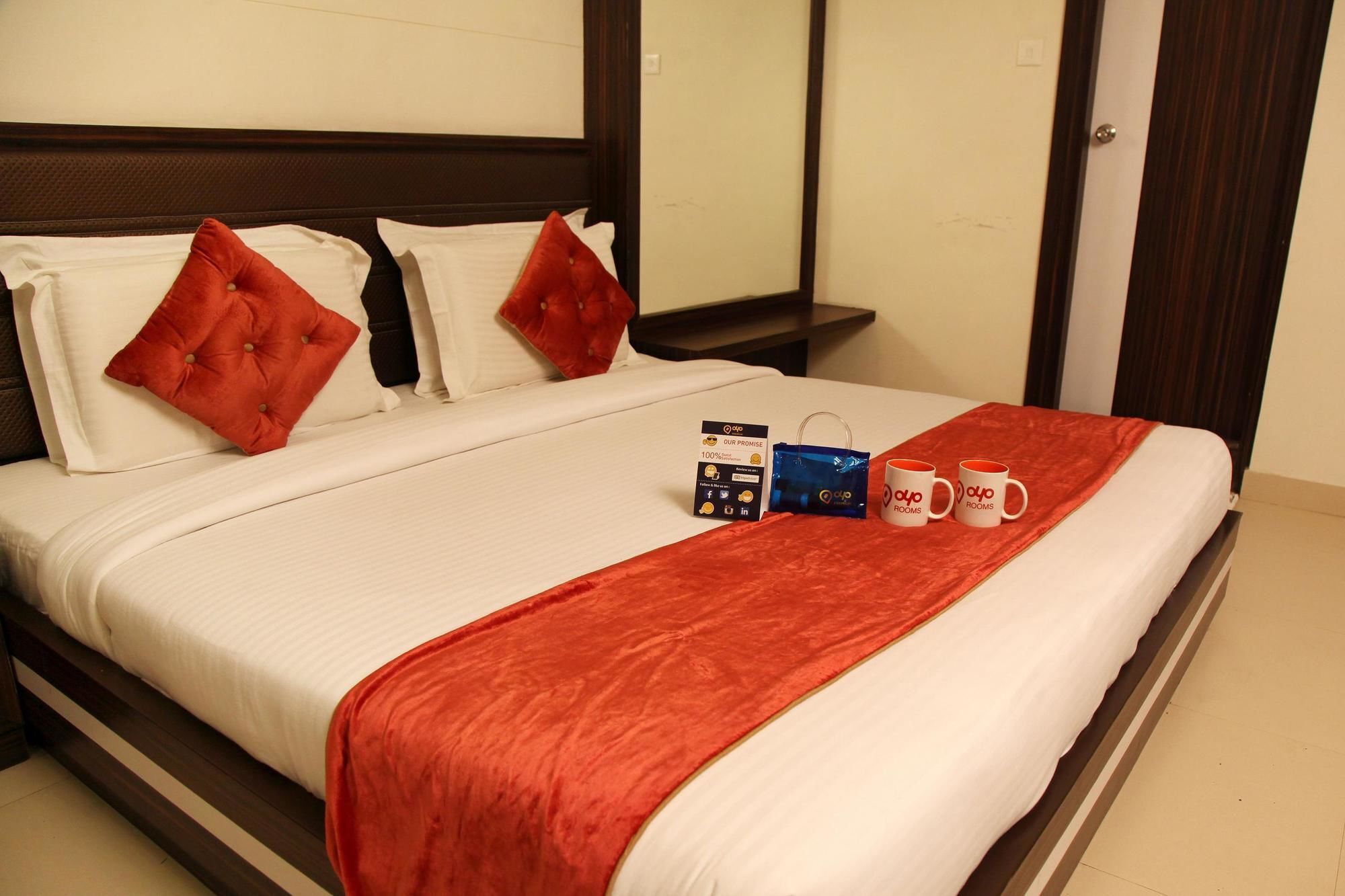 Hotel Premiere Villa  Varanasi Esterno foto
