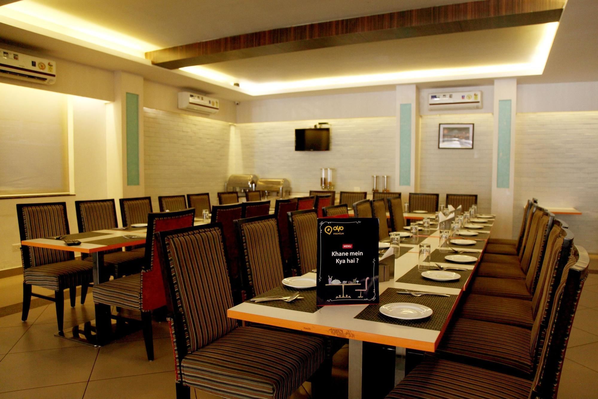 Hotel Premiere Villa  Varanasi Esterno foto