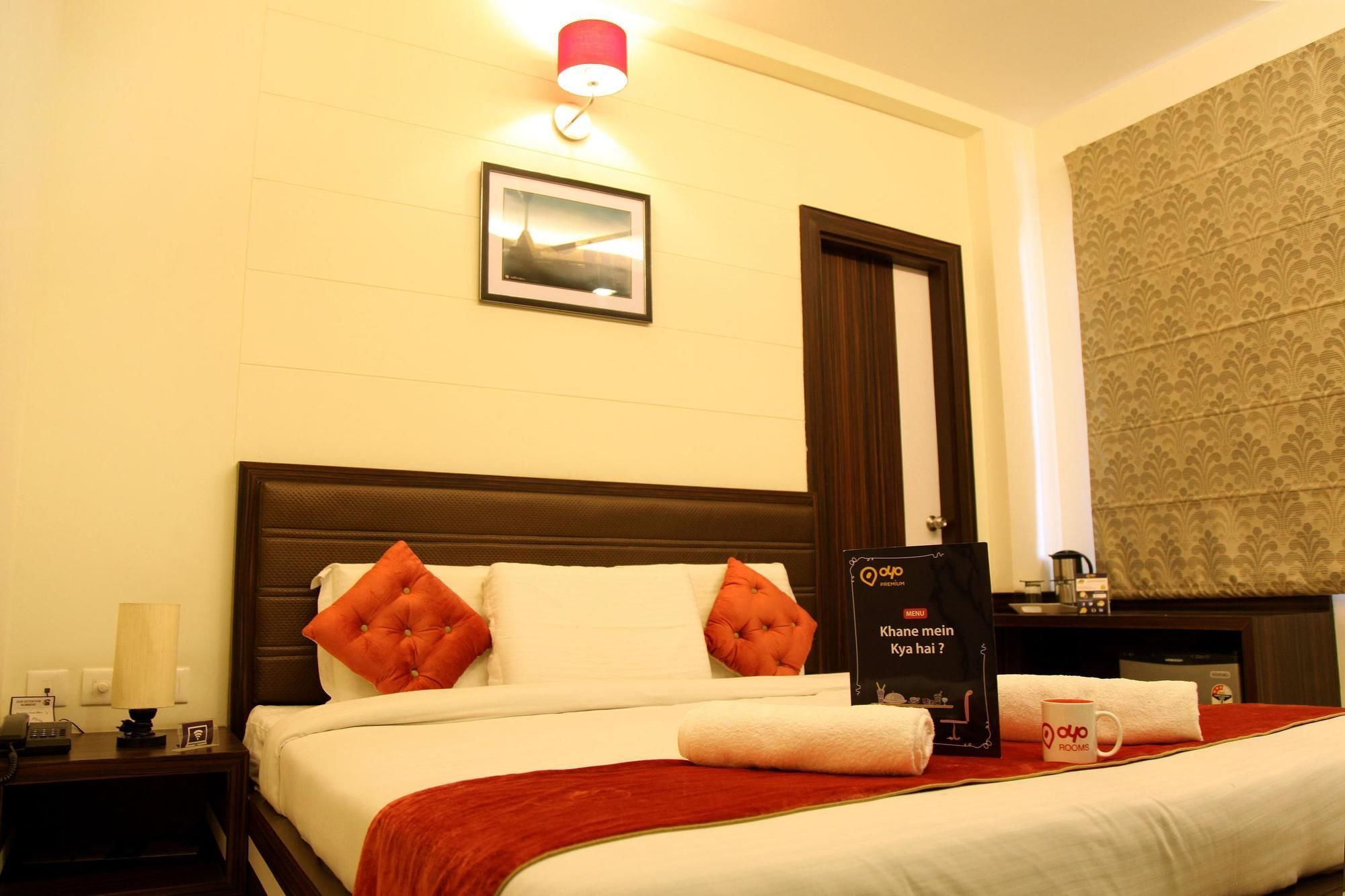 Hotel Premiere Villa  Varanasi Esterno foto