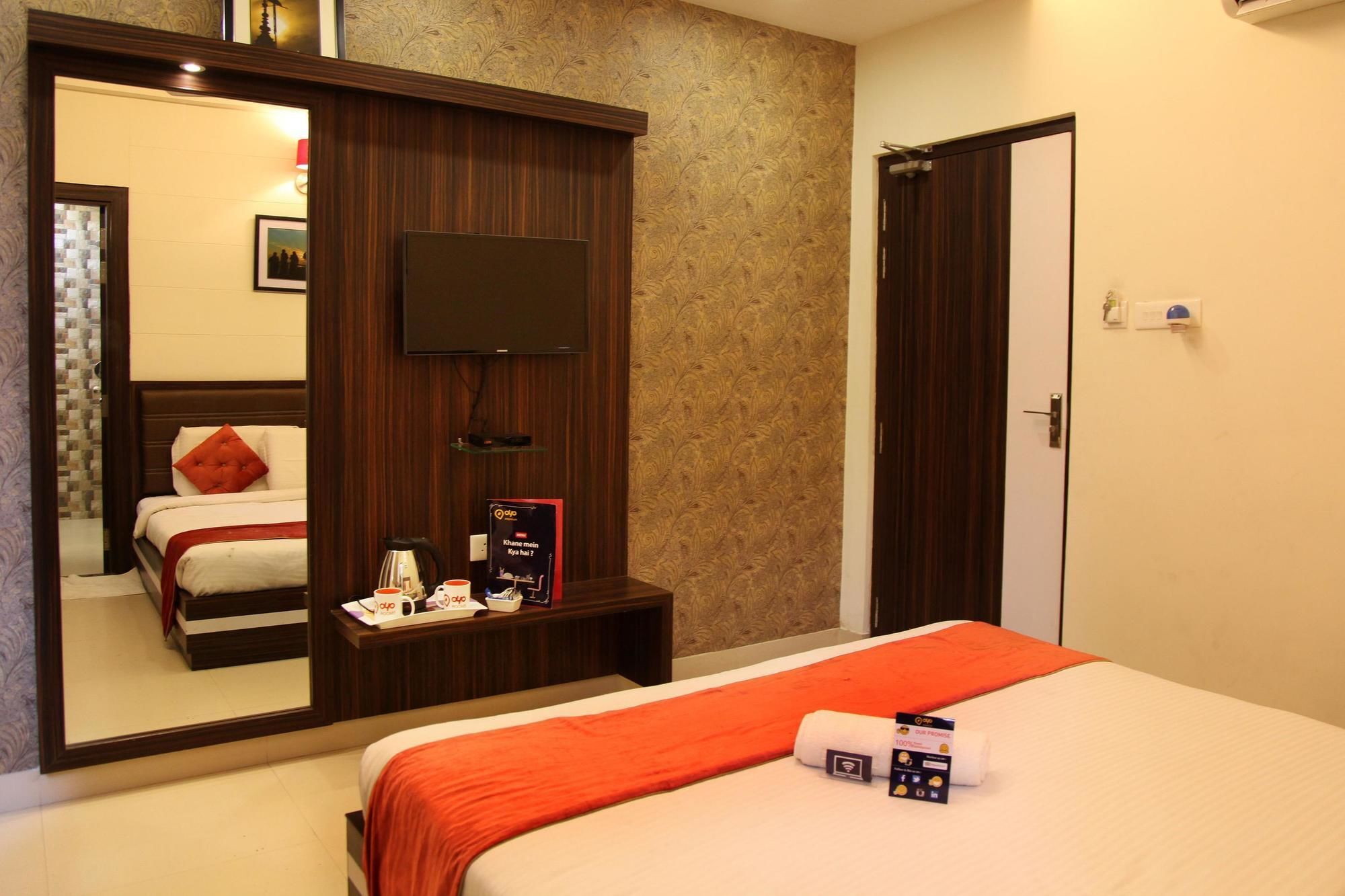 Hotel Premiere Villa  Varanasi Esterno foto